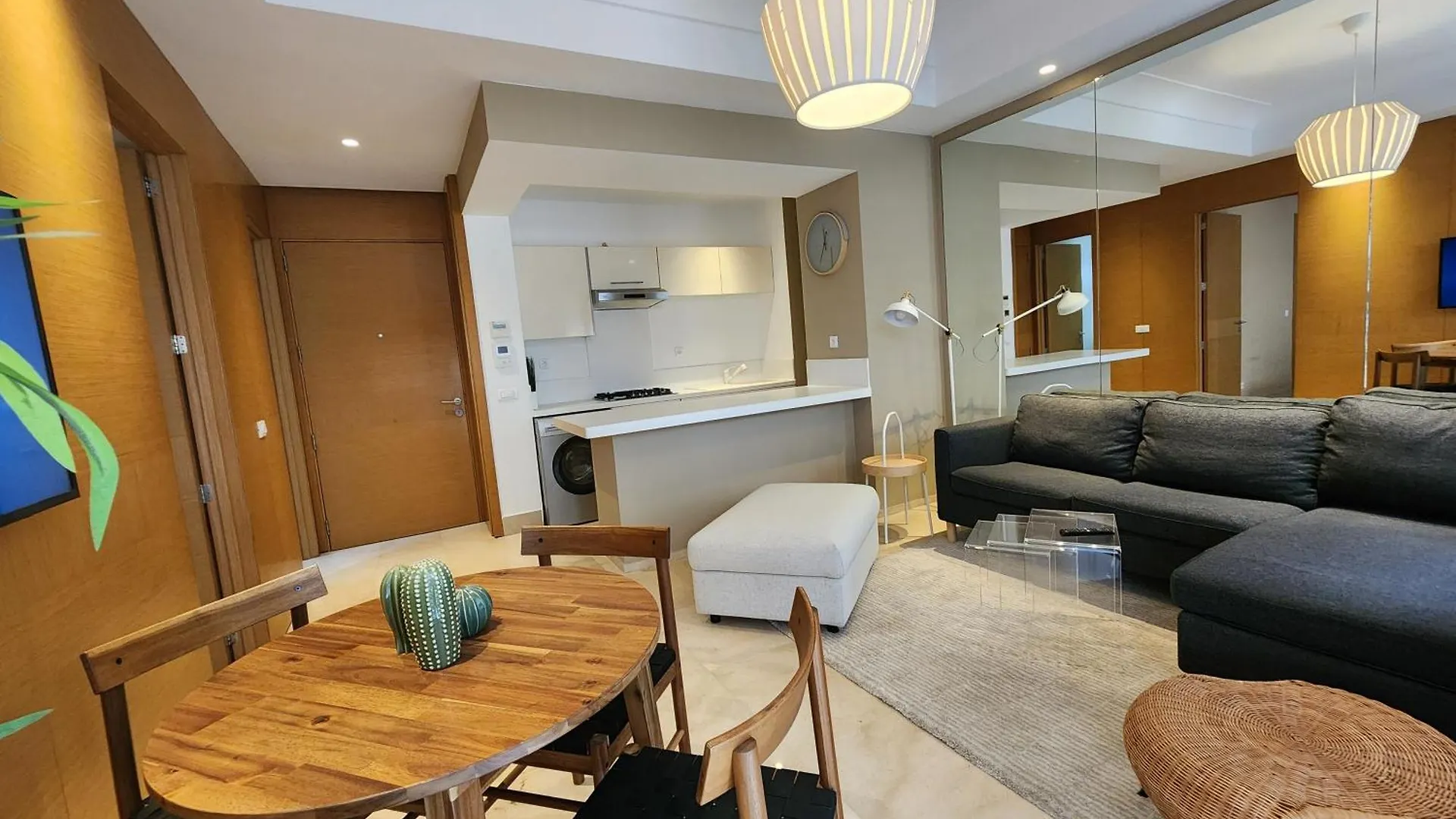 Gardenia Cfc By Ib Signature - Cosy 1Bedroom Apt With Wifi, 24X7 Security, Parking, Self Check-In, Large Terrace, Walk To Cafes And Gym Casablanca 0*,
