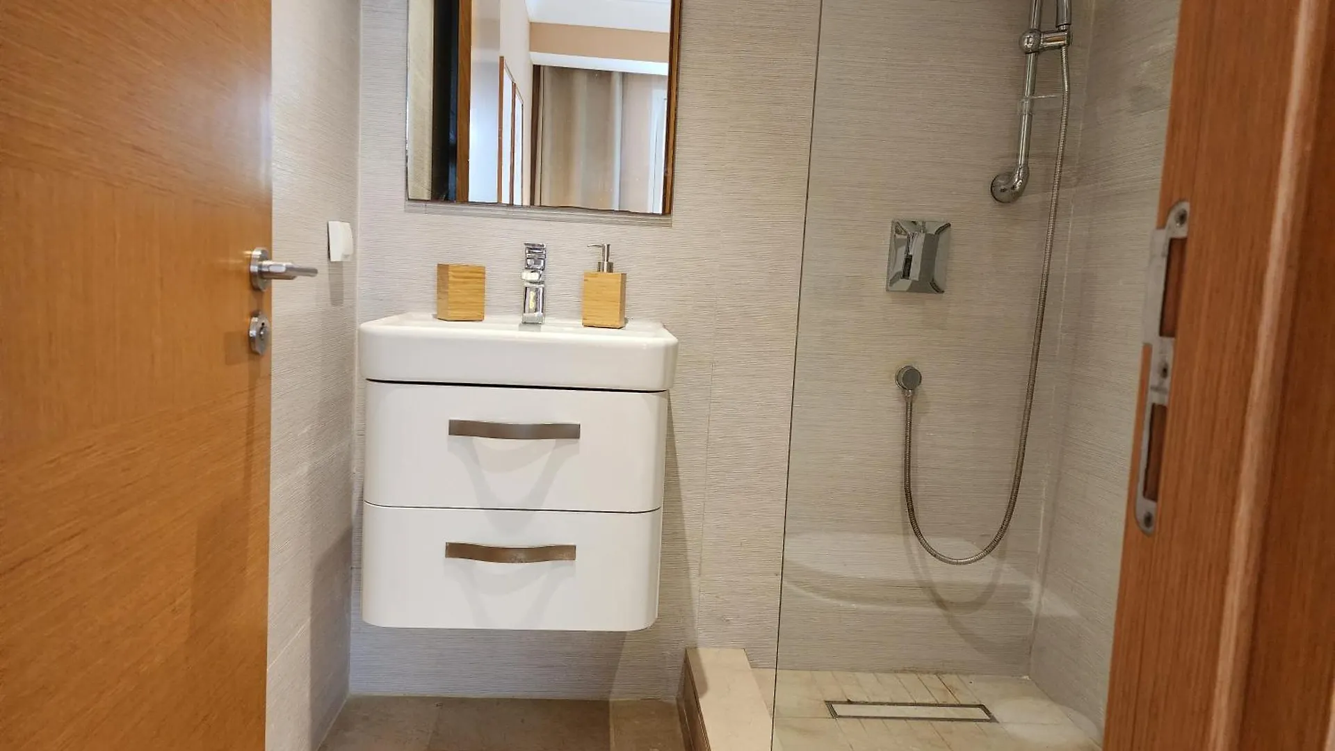 Gardenia Cfc By Ib Signature - Cosy 1Bedroom Apt With Wifi, 24X7 Security, Parking, Self Check-In, Large Terrace, Walk To Cafes And Gym Casablanca Apartment