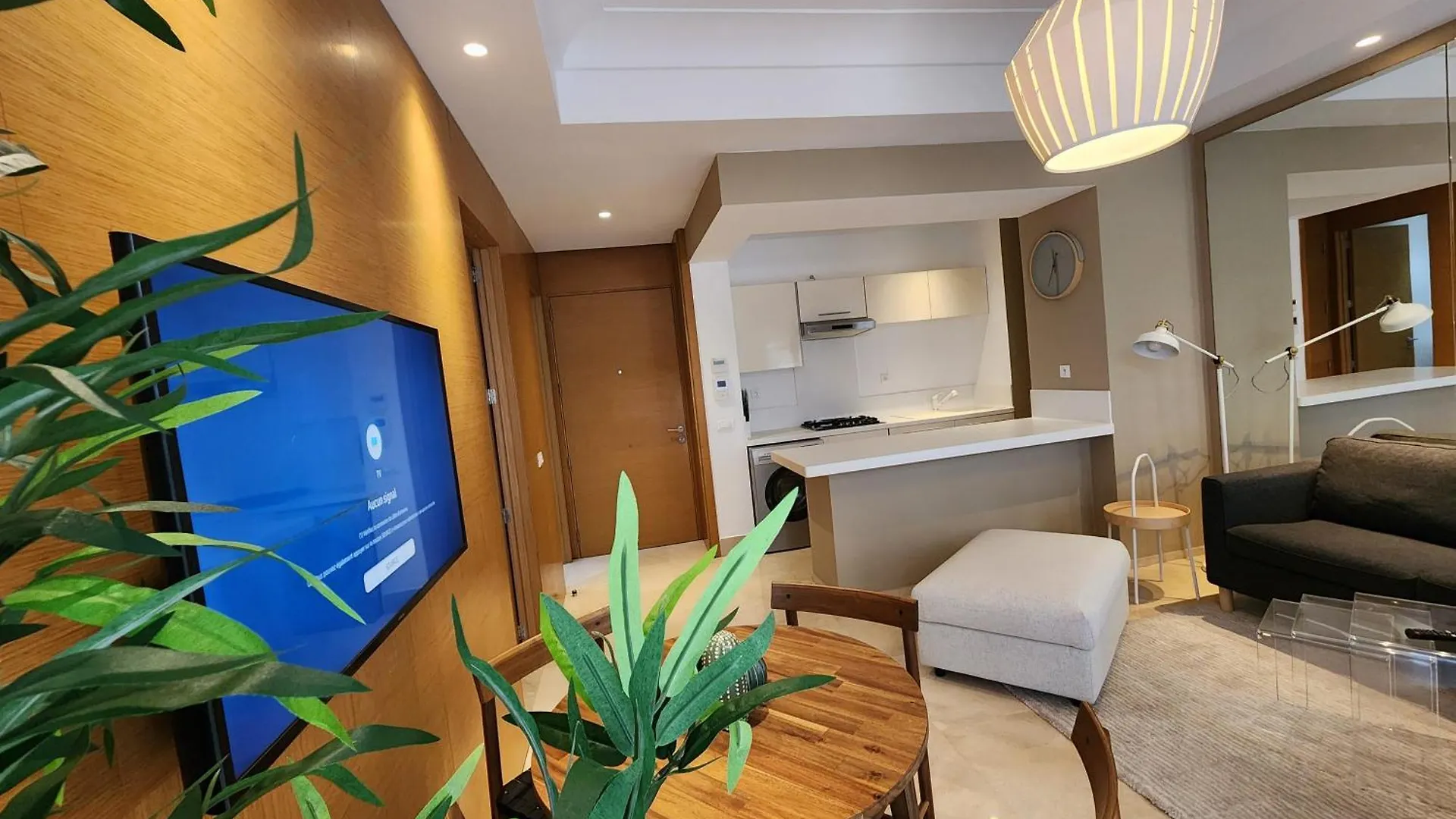 Gardenia Cfc By Ib Signature - Cosy 1Bedroom Apt With Wifi, 24X7 Security, Parking, Self Check-In, Large Terrace, Walk To Cafes And Gym Casablanca 0*,  Marocko